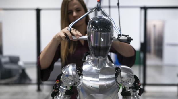 人形机器人制造商Figure与OpenAI合作，并得到了杰夫·贝佐斯和科技巨头的支持