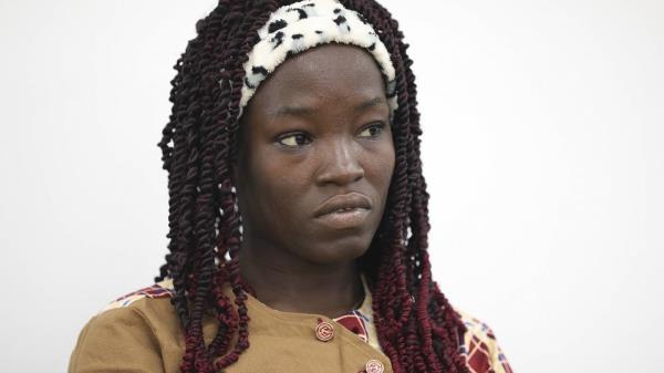 尼日利亚的一部电影纪念了10年前被绑架的奇博克女孩，团结了心碎的家庭
