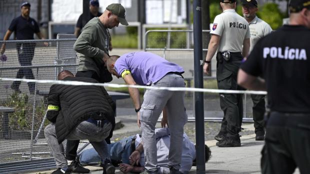 斯洛伐克总理遭枪击后，政治家呼吁缓和政治紧张局势